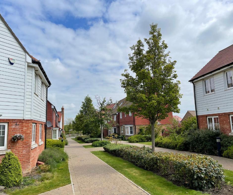 Ashford Holiday Home Sleeps 6 Free Parking Wifi Willesborough Exterior foto