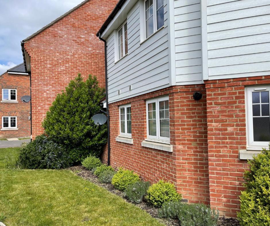 Ashford Holiday Home Sleeps 6 Free Parking Wifi Willesborough Exterior foto